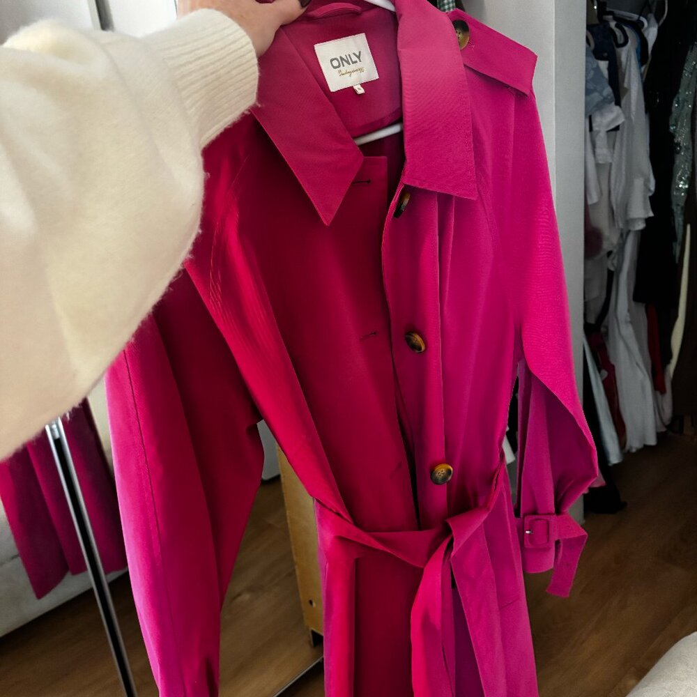 Trench coat rose only